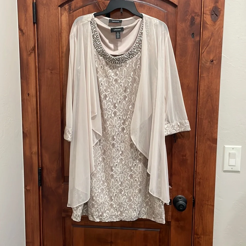 Women’s Dress - Picture 1 of 4